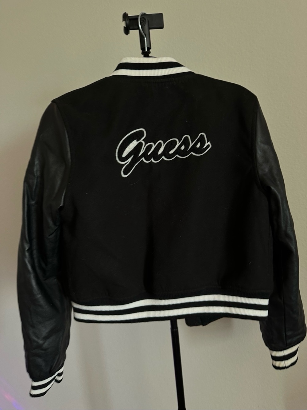 Guess Black Quilted Jacket with Red Logo Label - Picture 4 of 4